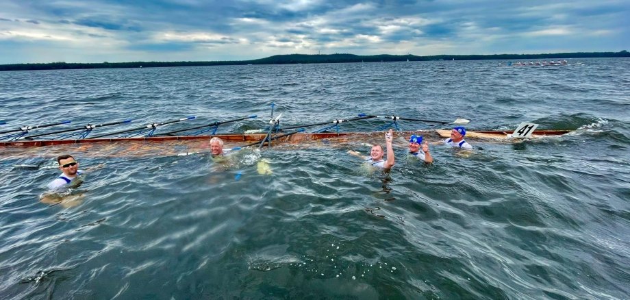 Ein Sieg und ein Untergang - Rüdersdorfer Ruderer bei der Müggelseeachter-Regatta