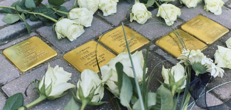 Gedenkveranstaltung zur Enthüllung von fünf Stolpersteinen in Herzfelde